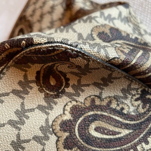 Michael Kors paisley tote    Spacious enough to - Picture 9 of 13